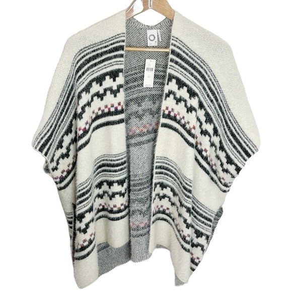 Anthropologie Akemi + Kin Tallulah eyelash knit plush Aztec print poncho - Picture 2 of 11